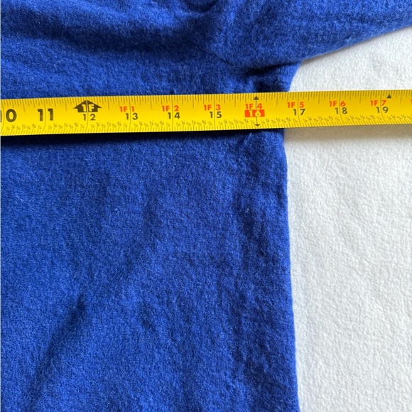 Neiman Marcus Royal Blue Cashmere V-Neck Sweater - Size M - Picture 7 of 8